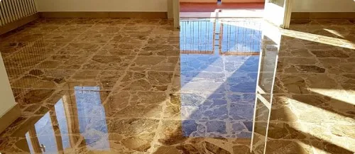 Immagine di marmettoni usati per lucidare pavimenti